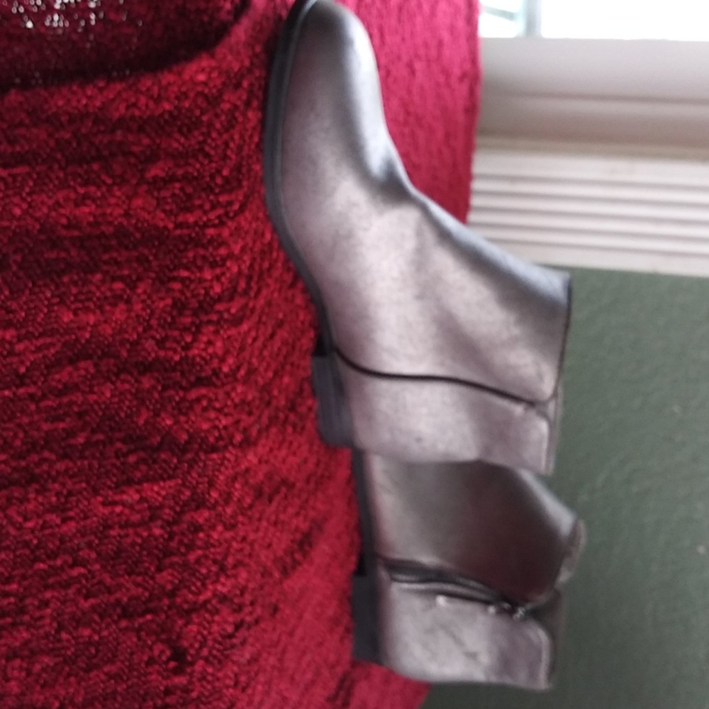 Shoes - Picture 3 of 4